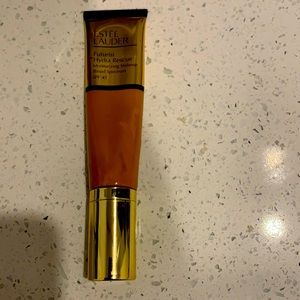 Estée Lauder SPF 45, 5N2, free gift with purchase.